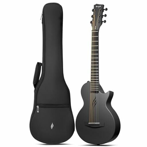 連続8分音符【革新性】Nova Go miniアコースティックギターはカーボン30%混のポリカーボネイトで一体成型され、高い剛性・軽さ・耐湿性・耐高温/低温・耐水性を備えた革新的なギターです。 連続8分音符【新たなサウンドキャラクター】伝統的な木製ギターに比べNova GOははるかにブライト(明るい)な出音と長いサスティーンを持っています。そしてサイドサウンドホールは自身の演奏をクリアに耳に届けます。高品質なキュプロニッケル(白銅)のラウンドフレットを採用して、演奏をよりスムーズにし、さらなる安定したサスティーンをもたらします。フレットエンドは丸め処理がされ演奏時の指の引っ掛かりもありません。 連続8分音符【堅牢でポータブル】Nova Go mini 全長は約808mmです、重量1.36Kg、軽量でポータブル。温度や湿度の変化に全く影響を受けないのでアウトドアでガンガン楽しめます。車載、旅行に最適のギター。 連続8分音符【細部設計】Nova Goギターは、演奏性と快適さを向上させるいくつかの革新的な機能を備えています。 ゼロフレットデザインにより、スムーズな弦アクションと簡単な和音交替を体験できます。