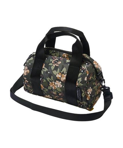 容量 4L/耐荷重 10kg 背面ポケット有り/内側 3 箇所ポケット 内側キーカラビナ有り ショルダーベルトは取り外し可能