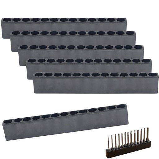 【製品仕様】各セットには、約10.8 x 1.66cmの六角レンチビット収納ボックスが6枚入っています。様々な種類やサイズのビットを分類して収納したり、複数の作業ポイントに配置したりできるため、整理整頓の可能性が大幅に広がります。 【軽量で耐久性に優れています】このビットホルダーは、軽量で耐久性に優れたTPR素材で作られています。工具バッグや現場の作業環境における摩擦にも耐え、長期間の耐久性を確保します。 【最大13本のビットを収納可能】各ビットホルダーには、直径約6.35mmの六角シャンクビットを最大13本収納できます。散らばりやすいビットを効果的に管理し、作業中の紛失や置き忘れを防ぎます。 【コンパクトで持ち運びに便利】この六角レンチビットオーガナイザーは非常にコンパクトで、工具箱の収納部や作業ポケットにすっきりと収納でき、すぐに取り出しやすく、作業効率を向上させます。 【多用途】インパクトドライバービットから精密ドライバービットまで、あらゆる電動工具と手動工具に適しており、ほとんどの六角シャンクビットと互換性があります。DIY初心者からプロユースまで、様々な作業現場で活躍します。
