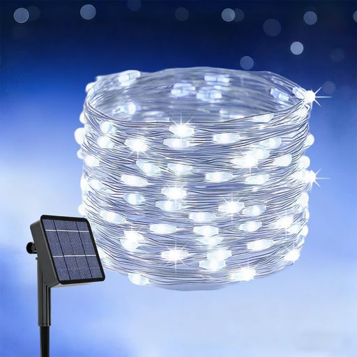 【電気代ゼロ!バッテリー容量アップ】太陽光で充電するから、面倒な配線も電気代も一切不要。日が暮れると自動で灯り、明るくなると自動で消灯。消し忘れの心配がなく、ずっと安心してお使い。従来モデルよりバッテリー容量を50%増量。より長い点灯時間と、短い日照時間での確実な充電を実現しました。 【8種類の光モードで雰囲気自在】全点灯、きらめき、波のように流れる光など、全8種類のモードをご用意。ボタン一つでお好みの雰囲気に簡単切り替え。パーティーから日常の彩りまで、シーンに合わせて楽しめます。 【IP65防水で屋外も年中安心】ソーラーパネルとライト線全体がIP65防水基準をクリアし、雨天や降雪にも対応。さらに1200mAhの大容量バッテリーを搭載し、日照不足が続く季節でも確実に充電。悪天候に左右されない、頼りになる明かりを実現しました。 【柔軟ワイヤーで自由なデザイン可能】全長20mに200灯のLEDが輝くたっぷり長さ。柔軟かつ強靭な銅線を使用しているので、お好みの形に自由に曲げて固定でき、クリスマスツリーやアーチの作成も簡単。美しく、そして壊れにくい設計です。