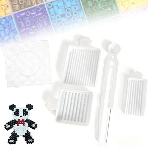 💗【完璧なツールセット】この充実した 5 点セットのビーズアートキットには、細密なビーズ作品制作に欠かせないツールがすべて収められています。専用ビーズピンセットとアイロンツールにより、2.6mm ミニアイロンビーズをプレート上で精密に扱うことができます。複雑なデザイン制作や複数プロジェクトを効率よく進めたい経験豊富なクラフターに最適です。 💛【効率的なオーガナイズシステム】ミニアイロンビーズを素早く正確に並べられるよう設計されたツールを搭載。ビーズケースと専用プレートにより、長時間の制作でもビーズが散らからずスムーズに回収できます。グループでの制作はもちろん、個人での作品作りにおいても作業効率が大幅にアップします。 🧡【機能性を重視した精密設計】各ツールはビーズ制作工程に合わせて専用設計されています。ピンセットにより、2.6mm パーラービーズを様々な面で自在に配置可能です。すべてのパーツが連携して動作し、理想的な仕上がりを実現します。 💛【使いやすい操作性】使い心地と操作性を徹底的に追求します。軽量なアイロンツールとピンセットにより、長時間制作しても手が疲れにくくなっています。