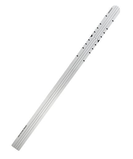 【商品仕様】サイズ:長さ900mm、幅49mm、厚さ3mm。 重量:290 g 材質:アルミニウム合金 【練習方法】練習するときは、ゴルフボールを指定のところに置きます。正しいパッティング姿勢でゴルフクラブを振ると、ゴルフボールは溝に沿って真っ直ぐに転がります。正面には3mm、2mm、1mmの3つの溝があり、順番によって難易度が上がります。裏側には溝がないので、難易度は一番高いです。 【パッティング姿勢の矯正】バックスイング後に動き出したゴルフボールの線を観察することで、パッティング姿勢が正しいかどうかを判断できます。ゴルフボールが真っ直ぐ前向きへ動き出す場合は、パッティング姿勢が正しいです。ゴルフボールが右側に動き出す場合は、ゴルフクラブを外側に振ります。ゴルフボールが左側に動き出す場合は、ゴルフクラブを内側に振ります。 【使いやすい】屋内でも屋外でも使用することはできます。平らな場所に置くだけですぐ練習できます。 【使用注意事項】初めて使用する場合は3mmの溝はお勧めします。低い難易度からパッティングすると、成功がやすくて、練習への興味も刺激されます。