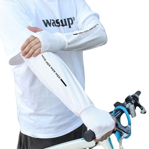 【サイズ】:全長約46cm 手の甲部分約11cm 腕部分約35cm ※腕の上端にゴムが付きので、滑り落ちにくい。 【UVカット率99%・UPF50+】UVカット率99%・紫外線保護指数は最高ランクのUPF50+!親指通し穴付きなuvカット アームカバーので手の甲までしっかりカバー。皮がむける状態に逃げる。皮膚が赤くならない。 【接触冷感−5°C !】ひんやり涼しい冷感アームカバー、接触冷感で涼しく快適です。接触冷感材質を採用して、水や汗で濡れると気化熱の作用により冷却効果があり、肌と接触した瞬間に温度を3-5度を下がる涼しいと感じます。夏のお出かけには不可欠なアイテムです。 【爽やかな肌ざわりを保ち】通気性のよいレーヨン素材で長時間着用しても蒸し暑くないで、いつでも爽やかな肌ざわりを保ちます。腕部分はゆったりとしたデザインで、いやな虫をシャットアウト。 【アウトドア必需品】サイクリング、野球、お釣り、運転、バスケットボールなどの野外活動時に必要。屋外での作業や野外活動をするときには、腕カバーが肌の保護を強化できます。