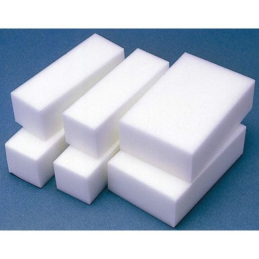 サイズ:約:4x8x12cm(2個)4x4x12cm(4個) 本体重量:約60g 洗剤なしで水を含ませこするだけで汚れを取る。 好みの形にカットできるので、細かいところも、しっかりお掃除出来る 原産国:日本