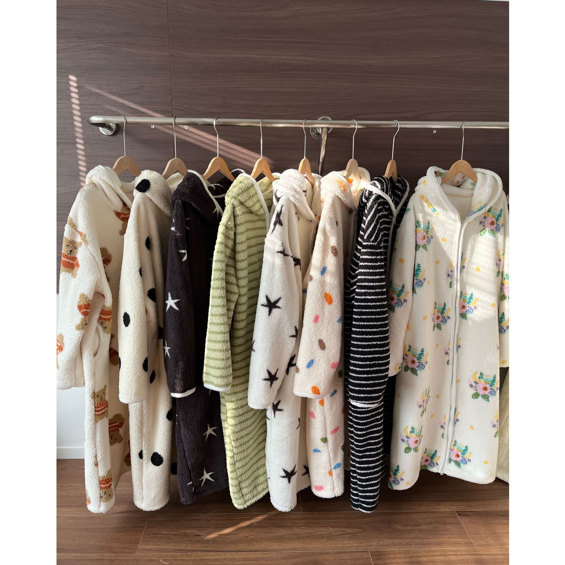 冬の珊瑚絨毯の部屋着　ロング ナイトガウンルームウェア レディース 大きいサイズ 冬 保温 前開き　ゆ..