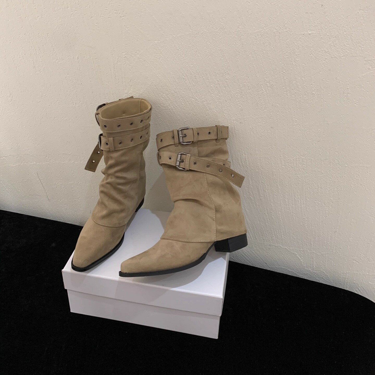 パンツブーツ レディース シンプル デイリー ミドルブーツ ベルト飾り 黒