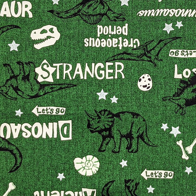 給食袋・巾着袋M【ダイナソー恐竜柄 グリーン】マチ無し ナフキン入れ ランチョンマット入れ ポーチ 道具袋 日本製 コットン生地 綿 布 ハンドメイド かっこいい 洗える 入園 入学 幼稚園 保育園 小学校 子供 キッズ 男の子 ステゴサウルス ティラノサウルス トリケラトプス