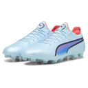 カテゴリ サッカースパイク メーカー PUMA 商品名 プーマキング ULTIMATE HG 品番 107564 カラー 02:シルバースカイ×ブラック×ファイヤーオーキッド 使用皮革 K-BETTER：合成樹脂/合成繊維 対応グラウンド 天然芝・人工芝・土 足型 ジャパンフィット 特徴 世界のサッカープレーヤーの足元を支え続けた「KING」が進化。 K-BETTER：繊維を絡め合わせた不織布ベースの非動物性のアッパー素材。天然皮革の構造に近く、高いフィット感と今までにはない強度、ボールコントロール性を実現。 従来のカンガルーレザー同様の柔らかさを持ちながら、表面に水を含みにくくする加工を施すことで、軽量性も実現します。 EVO KNIT SOCK：中足部の甲周りをソック構造でフィットさせることで、横の動きへのサポートを強化。前方向への屈曲時に足とシューズの密着度をあげ推進力を高める効果を発揮します。 Nano Grip Technology：高反発特殊素材をベースに使用した軽量性に優れるリムーバル・インソール 。素材を微起毛させることでグリップ力を発揮し、アウトソールと一体感を生むことによって、より強い蹴り出しをサポートします。 ★合わせて買いたい★"1秒で身につく体幹バランス" はこちらから！