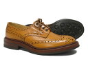 商品情報 ブランド名 【TRICKER'S】（トリッカーズ） 商品名 BOURTON / バートン※Dainaite Sole【ダイナイトソール】英国のダイナイト社の作るラバーソール、通称「ダイナイトソール」は底に描かれた丸い滑り止めが大きな特徴。レザーソールのようにスマー トなのに、雨天時でも気兼ねなくガンガン履ける優れた耐久性が自慢。 スタイルNo. M5633-D カラー Upper（レザー）：ACORN ANTIQUE 【ライトブラウン】 Lining（裏張り）：ベージュライニングShoe lace：ライトブラウンShoe hole（シューレースホール）：ブラウン 取り扱いサイズ メンズUK6（24.5cm）-11（29.5cm）ワイズ：5 詳細説明 トリッカーズと言って真っ先の思い浮かぶのがカントリー・コレクション。ウィングチップの7アイレット・ブーツで通称「カントリー・ブーツ」と呼ばれています。その「カントリー・ブーツ」をショートにしたのが、M5633＜BOURTON＞。「カントリーブーツ」の特徴のアッパーに施されたブローギングとレザーのダブルソール（グッドイヤーウェルト製法）は健在で、グッドイヤー・ウェルト製法で仕上られるダブル・ソールは、耐久性に富み、カントリー・ブーツだけに田舎道もガンガン歩けるぐらい頑丈。 また、アッパーに用いられるカーフやオーク樹皮を使ってなめされたソールはとても上質。これらを材料に、ベンチメイド（一人の職人が製靴の最初から最後までの工程を受け持つこと）とハンドメイドの技術を生かし伝統的な靴作りを行っています。美しいトゥのウイングチップとメダリオン。存在感のあるガッチリとしたウェルト＆ソール。すべてのパーツが完璧になおかつ調和されたことで作り上げられた究極の一足です。 ブランドについて 1829年Joseph Trickerが創業したR.E.Tricker社は英ノーザンプトン最古のシュー・メーカー。 チャールズ皇太子、すなわち「プリンス・オブ・ウェールズ」の勅許を受けている英国王室御用達（ロイヤル・ワラント）のメーカーとしても知られています。 サイズについて スニーカーの場合、実際の足のサイズより大きめのサイズを選ぶことが多いのですが、革靴の場合は革が馴染んできますので、実際の足のサイズでお選び下さい。*適応サイズには足幅や甲の高さなど個人差があるため、おすすめサイズはあくまでも目安になります。 お手入れについて ブラシなどで汚れを落としてから、栄養分＆保湿を与えるこの乳化性シュークリームをご利用ください。 このシュークリームの特長は優れた浸透性により、潤いと栄養を与え、靴を長持ちさせる高い品質にあります。同時に重厚感のある光沢、シルキータッチななめらかさと伸び、しっかりとした補色力といった使用感のよさとフィニッシュ（仕上り）が実感できるはずです。 注意事項 ・掲載画像についてですが、できるだけ商品のお色目通りになるように撮影・掲載いたしておりますが、ご覧になられる環境(モニタ)などによって、若干色見等が異なる場合がございます。ご心配な方は、ご遠慮なくお気軽にお問い合わせください。・大変恐縮ですが、海外からの輸入商品になりますため、輸送等の段階でほぼ全ての靴箱に対し、傷やへこみなどの損傷が生じているのが現状となります。お手元へお送りする前に、弊社スタッフにより厳重にチェックした上でひどいものは除外しておりますが、特に破損のひどいもので代替商品がご用意できない場合などは、お客様にご連絡を差し上げております。・商品のご購入理由などにより靴箱の状態がご心配な方は、必ずご購入前にお電話(078-332-2427)していただくか、もしくはご購入時の備考欄にその旨お書き添え下さいますようお願い致します。【TRICKER'S】 ＜日本別注モデル＞ UK インチサイズ 6 6 1/2 7 7 1/2 8 8 1/2 9 9 1/2 10 日本サイズ(cm) 24.0 24.5 25.0 25.5 26.0 26.5 27.0 27.5 28.0 履いているうちに革馴染みし、少し伸びます。 履き始めに多少タイト感があってもちょうど良いサイズになります。 足寸に合わせたジャストサイズ選びがオススメですが、足幅が細めの方で、 ぴったりとした履き心地がお好みの方は、1サイズ小さめがオススメです。 more... スニーカー26cm、REDWING　EワイズUS6H　DワイズUS7　PARABOOT　5 少し厚手の靴下で試着。サイズ6で丁度良いサイズ感。 カカトが若干浮く感じでしたが許容範囲です。 長さは5Hの方が良いかもしれませんが、横幅が6でジャストなのでワンサイズ下げてしまうとかなり窮屈になりそうです。 パラブーツ等に比べると馴染むのに時間がかかりそうなのでサイズ6を選びます。 アッパーがとてもしっかりしていて丈夫ですし、なによりどの色もエイジングに期待できそうです。 more... REDWING　DワイズUS8　EワイズUS7H、TRICKER`Sカントリーブーツ7H　シューズ7 NEWBALANCE　DワイズUS8H、ALDEN(トゥルーバランスラスト)US7H タイトめフィッティングですが、横幅は馴染ませてしまえば大丈夫なレベルなのでサイズUK7を選びます。 7Hで履くと横幅は楽なのですが、カカトの浮きが気になります。 トリッカーズらしいボッテリしたシルエットで使い勝手もいいアイテムです。 個人的に、春夏は軍パン等太めのボトムスでラフに、秋冬はトラウザー等細めのボトムスで綺麗目な雰囲気で合わせたいです。 more... REDWING　US9D、TRICKER`Sカントリー　ブーツ9　シューズ8H、普段27〜27.5cm カントリーブーツをUK9、カントリーシューズ(短靴)はUK8Hで長年愛用しています。 more... 27.5cm　US9H、トリッカーズ8H、PARABOOT　8、ALDEN(VANラスト　Cワイズ)US9HUK8Hでジャストサイズです。 ある程度のフィット感を感じますが決してキツ過ぎることは無く、革馴染みやソールのコルクの沈みを考えるとこのサイズがベストになると思います。 インソールを入れての着用をお考えの方はワンサイズ上を選んでいただいた方が良さそうです。 分厚い革とソールは堅牢そのもので長くお使いいただける事間違いなしです。