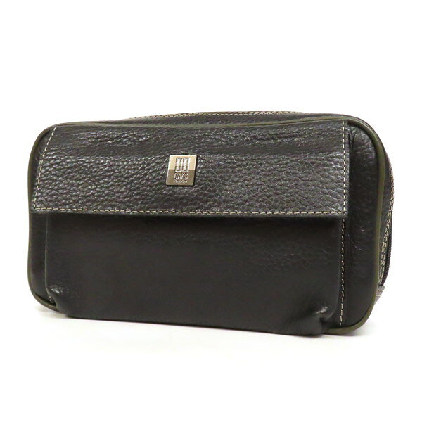 ・ブランド 　DAKS / ダックス ・サイズ 　縦12cm、横22cm、マチ5cm(7cmポケット含む) 　※採寸には誤差が生じる場合があります。 ・カラー 　ブラック 　※画面上と実物では多少色具合が異なって見える場合もございます。 ・素材 　レザー ・収納 　内装：メイン×2、センターファスナーポケット×1、ポケット×1、カード入れ×4 　外装：ポケット×1 ・商品の状態 　ランク：A 　　　　 ＜状態ランク表＞ &nbsp;N 新古品 　未使用 &nbsp;S 中古品 　未使用に近い &nbsp;A 中古品 　目立った傷や汚れなし &nbsp;B 中古品 　やや傷や汚れあり &nbsp;C 中古品 　傷や汚れあり &nbsp;D 中古品 　全体的に状態が悪い ※注意事項 ・商品の状態やランクに関しましては当店独自のランク付けをしております。 必ず画像をよく確認してからのご購入をお願いします。 ・商品のお色に関しましては、ご覧になっているモニターや設定によって見え方が変わります事をあらかじめご了承下さい。 ・状態が未使用品でも長期保管により多少のキズ、汚れがある場合がございます。 ・顕著な汚れや目立つキズは撮影しておりますが、微小な部分については撮影しきれていない場合がございますので何卒ご容赦ください。 ・においに過敏な方はご購入をお控えください。 ・付属品の状態につきましての記載は省略させていただいております。付属品の状態を理由とした返品対応はお受けしておりません。気になる点がある場合には必ずご購入前にご確認、お問い合わせください。 ・厳正に商品チェックをしていますが、中古品のため汚れや傷を見落とす場合もあるかと思われます。トラブルを避けるため、完璧なお品を求められる方はご購入をお控えください。 ・USED商品ですので、ご理解のある方のご購入をお願いします。