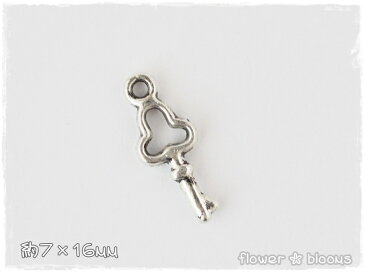 チャーム クラブ型ミニカギ 銀古美 7mm×16mm【ハンドメイドにピッタリのアクセサリーパーツ】