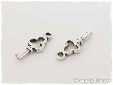 チャーム クラブ型ミニカギ 銀古美 7mm×16mm【ハンドメイドにピッタリのアクセサリーパーツ】