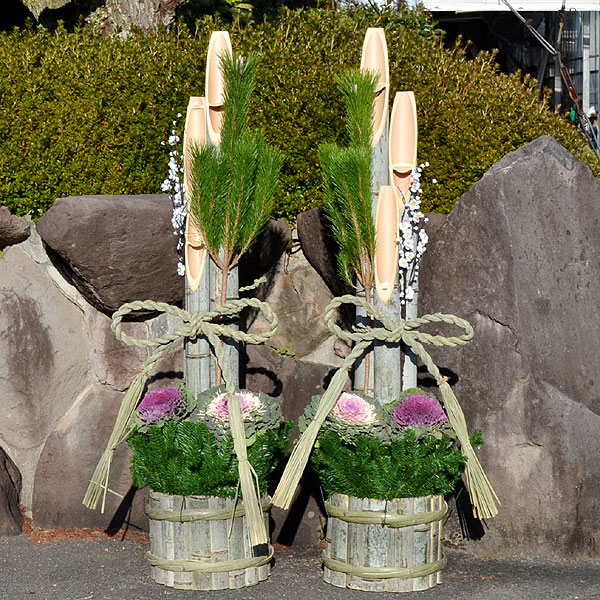 門松(企業・店舗様用) 1.7m 竹タイプ 一対 大型 販売 玄関 置物 170cm 松 竹 梅 造花 葉ボタン しめ縄 手作り 通販 お正月飾り オフィス 会社 店 1対 本格 送料無料