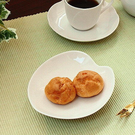 ふわり花びら皿(洋食器 プレート お皿 中皿 デザート カフェ カフェ風 カフェ食器 業務用 業務用食器 白い食器 アウトレット 訳あり 多治見美濃焼 日本製)