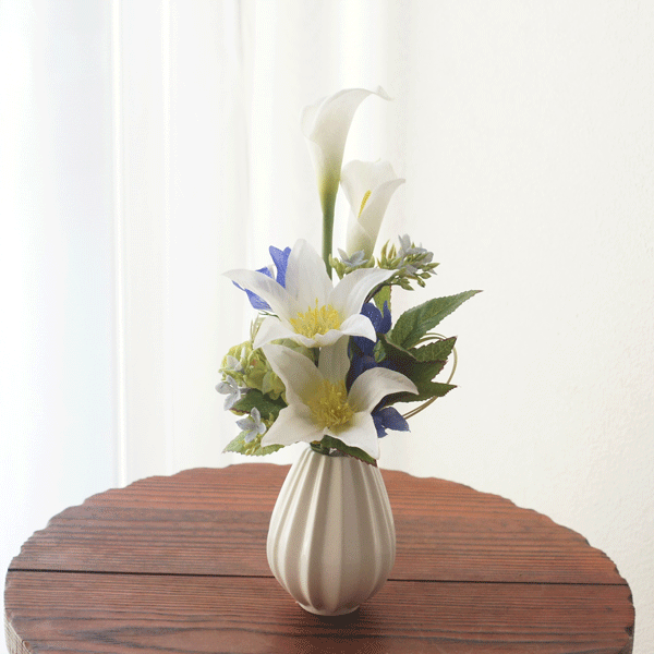 カラーとクレマチスとキキョウの仏花 ご自宅の花立てに飾って頂けます。 お供え 供養 プリザーブドフラ..