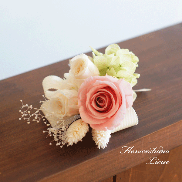 プリザーブドフラワーのコサージュ くすみピンク 全てプリザーブドフラワーです コ...