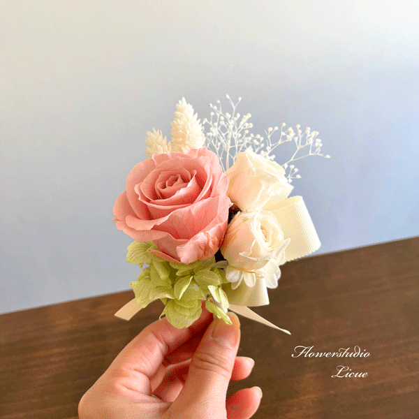 プリザーブドフラワーのコサージュ くすみピンク 全てプリザーブドフラワーです コ...