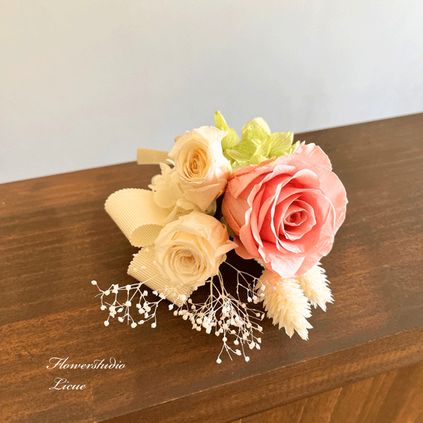 プリザーブドフラワーのコサージュ くすみピンク 全てプリザーブドフラワーです コ...