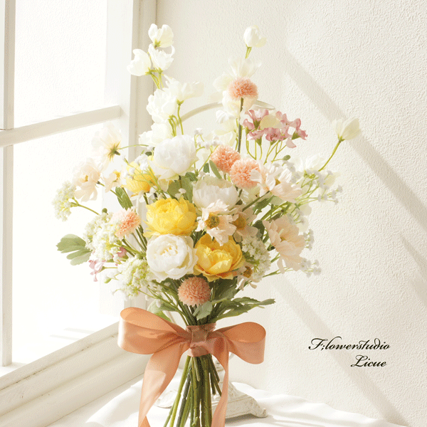 春のお花色々ウェディングブーケ（春色カラー）ラナンキュラスとデイジー 和装ブーケ アーティフィッシャルフラワーブーケ 和風ブーケ 和装ブーケ 前撮り 白無垢 色打掛 ロケーション撮影