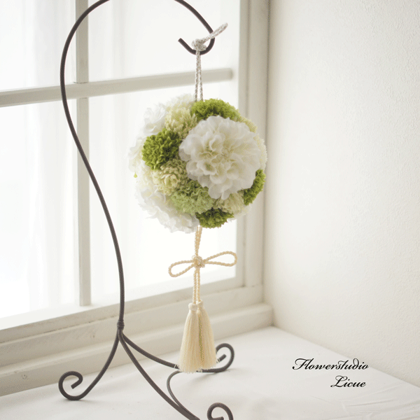 ダリアとマムのボールブーケ（白グリーン） 和風ブーケ 和装ブーケ ボールブーケ 前撮り 白無垢 色打掛 ロケーション撮影