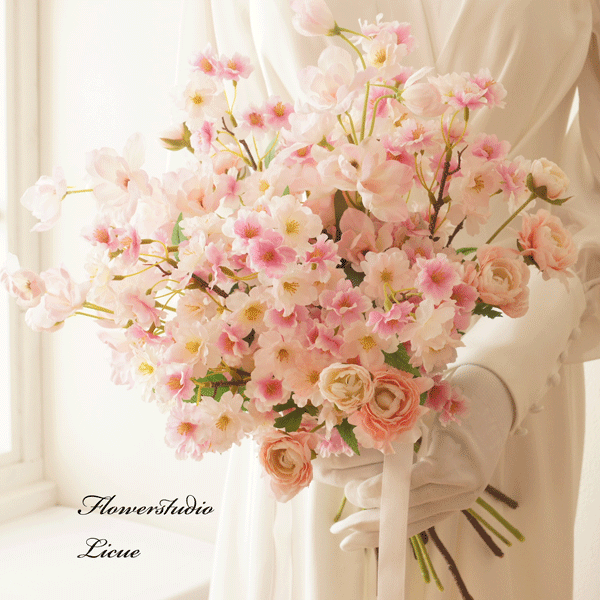 桜とラナンキュラスのウェディングブーケ アーティフィッシャルフラワーブーケ 和風ブーケ 和装ブーケ 前撮り 白無垢 色打掛 ロケーション撮影