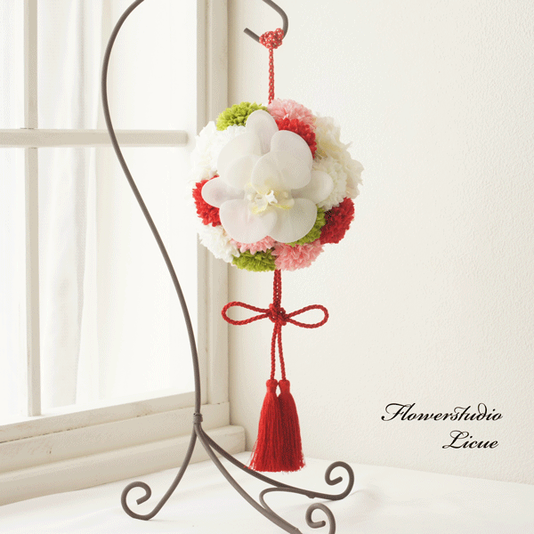 胡蝶蘭とダリアとマムのボールブーケ（赤白緑ピンク） 和風ブーケ 和装ブーケ ボールブーケ 前撮り 白無垢 色打掛 ロケーション撮影