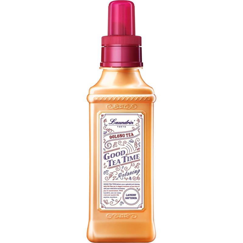 Laundrin'(ランドリン) 液体 柔軟剤 ウーロンティーの香り 600ml 600ml×1個『香りをまとう』発想で洗濯を。植物生まれの柔軟成分でお肌にやさしい仕上がりの柔軟剤。いつもの時間がもっと楽しくなるティーフレグランスシリーズ。ウーロンティーの香り【ウーロンティー・マンダリン・ジャスミン】：すっきりとまろやかなウーロンティーとやさしいフローラルの香りです。衣類を肌触り良く、なめらかに仕上げます。赤ちゃん用衣類にも使えます。オーガニック植物エキス配合部屋干しなどの菌の増殖によるイヤなニオイを抑えます。静電気を抑制し、衣類のまとわりつきやホコリ・花粉の吸着を抑えます。