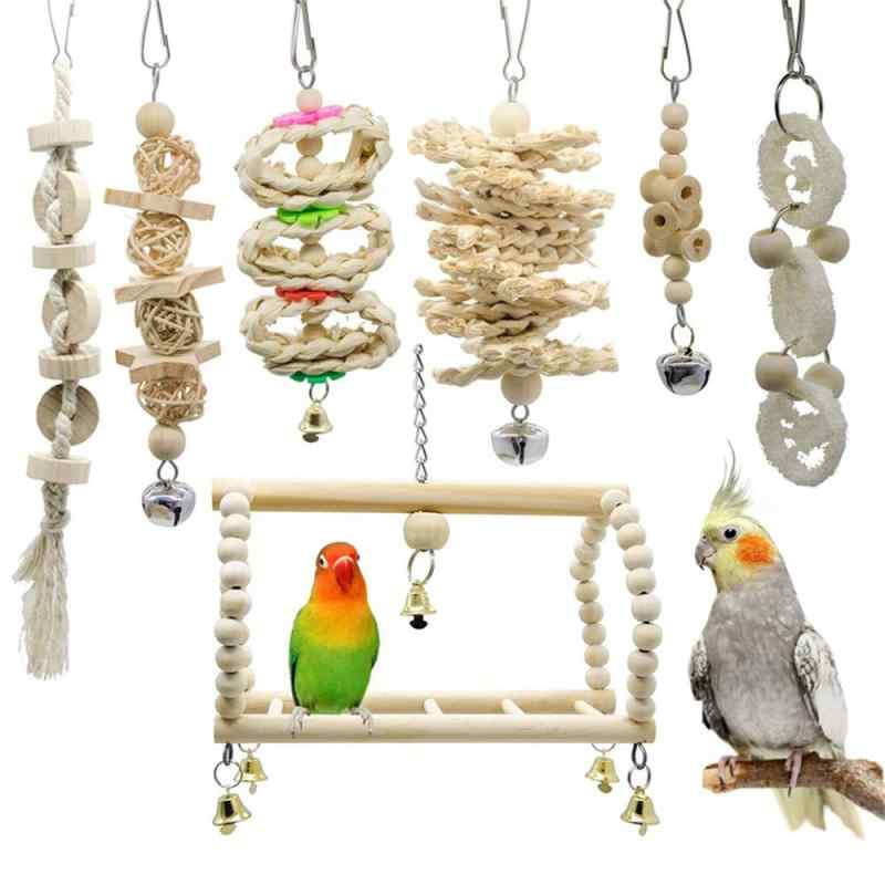 インコ おもちゃ オウム 鳥のおもちゃ ブランコ 噛む玩具 バードトイ 吊下げタイプ ボール 止まり木 遊び場 ストレス解消 知育玩具 (7点セット)材質：ウッドサイズ：写真をご参考にしてください。塗装使用していない原木で作られるので、鳥に安全無害です。フック付きなので簡単にケージに吊り下げて便利です。様々なおもちゃ、ブランコが揃っていて、噛みたい欲求が強いインコに最適です。インコが遊ているうちに、ストレスも運動不足も解消できます。パッケージ：7点セット
