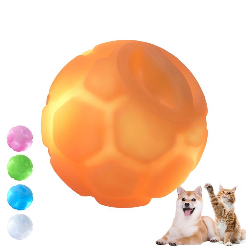 SAEGYPET 犬 ボール【2026年最新設計】ペットおもちゃ 光るボール 3モード自動切替 複数色小・中・大型犬 猫用に適用 (オレンジ)😻【3種のスマートイルミネーション】夜でも安心して愛犬と遊べる時間を。当社のスマートLEDボールは、3種類の点灯モードと振動センサー、鮮やかなLEDライトを搭載。変化する光がペットの興味を引き、好奇心を刺激します。光り続けるので、暗闇でもボールの位置が一目瞭然。ボールを探すストレスから解放されます。😻【2026年最新設計でさらに耐久性UP】従来品より強化された厚みのある蓋を採用し、破損のリスクを大幅に低減。さらに、バラエティに富んだカラフルな光のパターンを追加し、犬の興味を惹きつける設計を実現しました。😻【安全基準をクリアした安心素材】純粋な天然ゴムと非毒性素材を使用しています。愛犬が噛んでも安心なのはもちろん、高い耐久性で長くご使用いただけます。😻【急速充電で待ち時間ゼロ】わずか10分の充電で約1時間、2時間充満電最長10時間も連続使用が可能です。長時間の遊びや緊急の充電ニーズにも余裕をもってお応えします。待ち時間を減らし、愛犬との楽しい時間をより多く。😻【防水&amp;お手入れ簡単】完全防水設計と柔らかいシリコン素材採用で、愛犬の歯を優しく守ります。お手入れは水でさっと流すだけの簡単クリーニング。清潔を保てるので、衛生的にご使用いただけます。