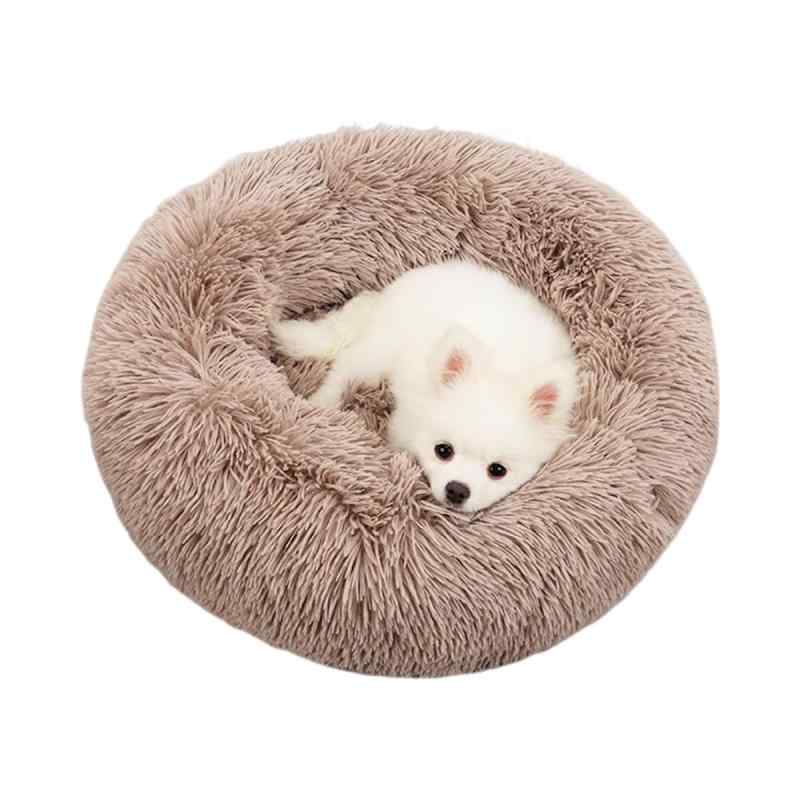 Toyuxe 犬 ベッド 猫 ベッド ペットベッド【ふわふわ・洗える】ドーナツ型 滑り止め オールシーズン L 60cm ベージュブラウン【ふかふかドーナツ型】柔らかなぬいぐるみ生地とPP綿入りクッションを採用。立ち上がった縁に頭や首を預けやすく、丸くなって休みたい猫や小型犬のくつろぎスペースに適しています。【やさしい肌触り・オールシーズン】ふんわりとした表面素材が体を包み込み、床の硬さを感じにくいクッション設計。リビングや寝室、ケージ内など、季節を問わず室内用ペットベッドとして使えます。【丸洗いできてお手入れ簡単】汚れや抜け毛が気になった時は手洗い可能。洗濯機を使用する場合は手洗いコースまたは弱水流モードをご使用ください。日常のお手入れがしやすく、清潔に保ちやすい仕様です。【4サイズから選べる】Sサイズは約40×40×20cm・推奨体重2.5kg以下、Mサイズは約50×50×20cm・推奨体重5kg以下、Lサイズは約60×60×20cm・推奨体重9kg以下、XLサイズは約70×70×20cm・推奨体重12.5kg以下が目安です。猫や小型・中型犬の体格や寝姿勢に合わせてお選びください。【滑り止め底面・1年間】底面に滑り止め加工を施し、フローリングやソファ、ケージ内、車内などでのズレを抑えやすい設計。1年間のメーカー付きです。強い引っかきや噛みつきは破損の原因となるためご注意ください。