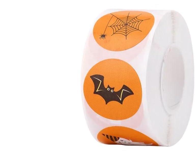 【2025年ハロウィン飾り】ハロウィンシール 8柄 500枚入り 円形 直径25mm かわいい DIY 素材 ギフト お菓子 贈り物 シール ラッピング 飾り ステッカー 誕生日 プレゼント【商品仕様】このハロウィンシールは1巻500枚で、8種類の絵柄が入ってい、丸型で、1枚のシールのサイズは25mmです【ハロウィン気分】8種類のデザインで、幽霊、コウモリ、クモの巣など多彩なハロウィンデザインが用意されており、ハロウィンの雰囲気を演出します【使いやすい】 丸型のシール は丈夫な紙素材で作られ、粘着性が高いだけでなく、簡単にはがして貼ることができます、子供のシール遊び、ラッピング、手紙の封、ハロウィンの販促、お菓子のラッピング用【ラッピング飾り】華やかなラッピングができますよ。ハロウィンギフトなどのラッピングに貼ってラッピングの飾りにして可愛らしさを倍増させてくれます。ハロウィン柄が色々そろってるので、ごほうびシールとしてもピッタリハロウィン会で子どもたちに贈ったら絶対に喜ばせます【色んな場面で活躍】ハロウィン シール仮装会、ハロウィンイベント·パーティーや学園祭、文化祭、縁日、お祭りの景品としてはもちろん、店舗・ショップの配布用ギフトにも最適