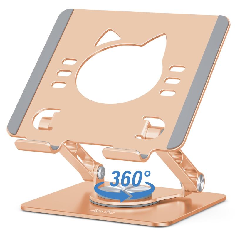 アオビホ(Aoviho) - ipadスタンド - タブレットスタンド - 360度回転式 - アイパッド 置き台 卓上ホルダー 折り畳み式 高さ角度調整可能 スマホ立て tablet stand 充電可能 持ち運び便利 姿勢改善 ア【360°回転＆高さ角度調整可能】360°スムーズに回転可能のタブレットスタンドです。軽く指一本で押すだけで画面を簡単に回転でき、横向きの調整も容易です。回転する際、金庫のダイヤルのような滑らかなカチカチ音が心地よく響きます。また、スタンドは高さや角度を自由に調整でき、視線を理想的な位置に保つことで、首や肩、背中への負担を軽減します。特に、長時間のデスクワークや家庭での使用に最適で、姿勢の改善をサポートし、目や身体への負担を最小限に抑えます。これにより、タブレットの操作がより快適になり、長時間の使用でも疲れにくくなります。【可愛いデザイン＆優れた放熱性】スタンドの天面に可愛らしいネコのデザインを施したユニークなスタンドです。ネコ好きの方に特におすすめです。また、デザイン性だけでなく、放熱性にも優れており、夏場でも安心してご使用いただけます。充電ケーブルも通せるため、充電しながら快適にデバイスを使用可能です。さらに、タブレットスタンドとしてだけでなく、ディスプレイスタンドとしても活用でき、視覚的な満足感を提供するとともに、視覚疲労を軽減します。このスタンドは、デザイン性と実用性を兼ね備えており、日常の作業をより楽しくするお手伝いをします。【安定性抜群&amp;持ち運び便利】このスタンドは高品質なアルミ合金製で、軽量ながら頑丈です。端面は滑らかに仕上げられており、触れても心地よい感触です。天面は16×17cm、普通のスタンドよりも大きめに設計されており、安定性がさらに向上しています。底部には4つの滑り止めパッドが付いているため、使用中にしっかりと固定されます。重量はわずか315gと軽量で、さらに折り畳み式なので、使わないときはコンパクトに収納可能です。スペースを取らず、バッグに入れて手軽に持ち運べるため、旅行や出張、カフェでの作業など、どこへでも気軽に持ち運べるため、いつでもどこでも快適にお使いいただけます。【幅広い対応性】左右360°回転可能で、机の上に置いたまま様々なシーンで簡単に使用できます。例えば、タブレットの画面を他の人に見せたり、隣に座る家族と共有したり、複数人で写真を楽しむ際にも便利です。営業職の方には特におすすめで、商品説明や見積もりをお客様にスムーズに見せることができます。また、寝転んでビデオを観るときや、WEB会議でフレーム内に全員が収まるよう微調整したりする際にも便利です。新幹線などの移動中に友人や家族と一緒に鑑賞する場合にも活躍します。さらに、コンビニやレストランでの使用、ビジネス会議、映画鑑賞、電子書籍の読書など、多様な用途でご利用いただけます。【対応機種&amp;2年】4.7～12.9インチのデバイスに対応しています。キンドルやスイッチやスマホても使用できます。iPad mini、iPad air、iPad Pro、Switch、Kindle、iPhone 16 Pro Max、15、14、13、12、X、Galaxy S24 Ultra、S23 Ultra、S22、Pixel 8、7、Huawei、Sonyなど 4.7-12.9インチの機種に対応可能。本製品にはご購入日より2年間のが付いております。使用中に何か問題がございましたら、いつでもお気軽にご連絡ください。