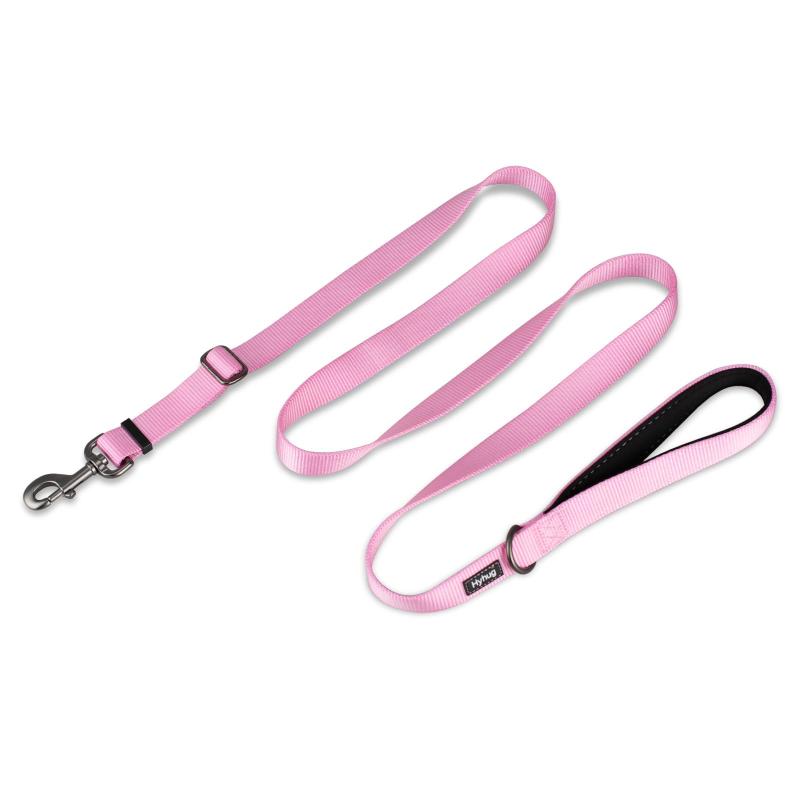 Hyhug 調整可能な犬用リード 4-6ft、幅2.5cm ソフトパッド付きハンドルサイズ：リードの長さは 1.2～1.8 メートルまで調節可能で、デフォルトの長さは 1.8 メートルです。幅は 2.5 センチメートル、厚さは 2.6 ミリメートルであり、ナイロン製で色褪せないリードです。Hyhug ペット用品専門店、本物の品質快適なパッド付きハンドル付きの短いリードで、柔らかいネオプレンパッドが施されています。犬が引っ張っても把持感が快適で、手をリード擦り傷から守ります。耐久性のある犬用リード：このトレーニング用のリードは、ナイロン素材で作られており、品質が優れています。小型犬、中型犬、大型犬にとっても特に丈夫で、長持ちします。トレーニングや散歩に最適です。亜鉛合金フック: 丈夫で耐久性があり、優れた耐食性を備えています。360 度回転可能な防錆合金製の留め具で、リードが捻れたり絡まったりするのを効果的に防ぎます。メイド・イン・チャイナ：本品は、中国ものづくりの伝統的な技術と精神を受け継いでおります。熟練した職人が1本1本丁寧に製造し、長年の経験と最新のデザインを融合させることで、機能的でありながらスタイリッシュな犬用リードを実現しました。シンプルな中にも確かな品質と丁寧な仕上がりを感じていただける、日常使いにぴったりの一品です