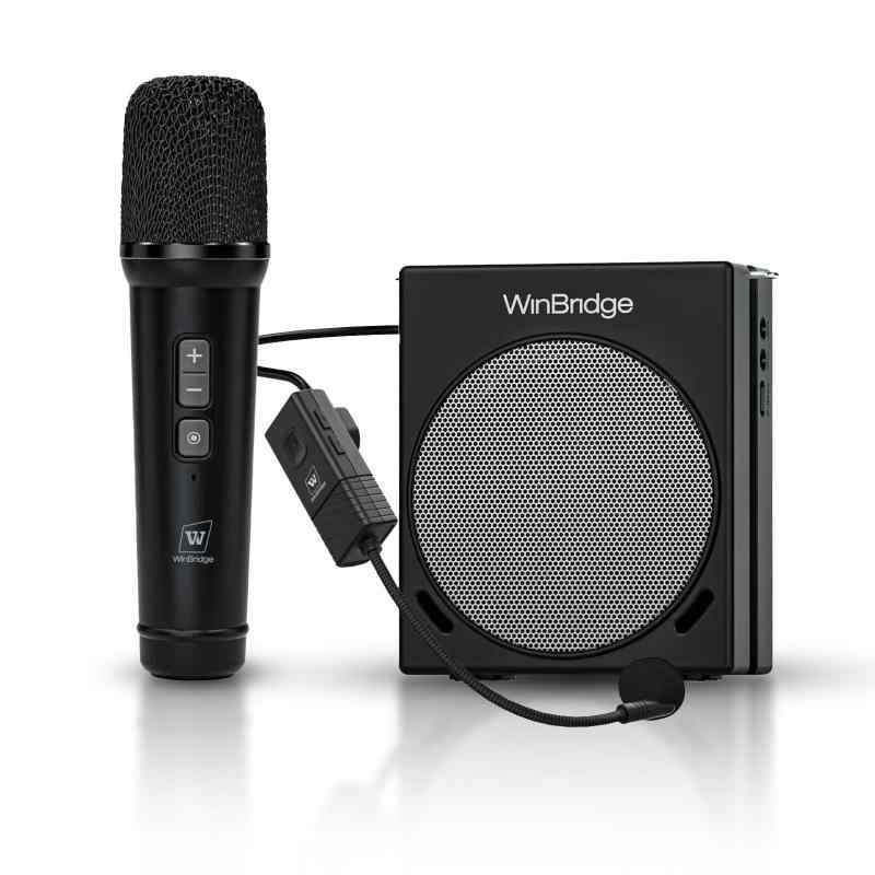 wwinbridge コンパクトスピーカー ハンドヘルドマイク ヘッドセットマイク ハンズフリー拡声器 ポータブル拡声器 USB/AUX入力/TFカード 音楽再生 PAシステム ガイド ヨガ指導 プロモーション 会S91はデュアルマイク搭載のポータブル拡声器で、強力な30Wスピーカーにより、大人数が集まる会議室や教室、小規模イベント会場でも、教室や会議室の隅々までクリアな音声を届けます。このハンズフリー拡声器は、複数人が順番に話すのに適したハンドマイクと、長時間の説明に適したヘッドセットマイクを組み合わせ、明瞭な音声伝達を確保し、コミュニケーション効率を向上させます。このスピーカーは薄型でコンパクトなため、持ち運びや収納が楽で、デスクスペースを圧迫しません。ヘッドマイクのイヤーパッドは柔らかく肌に優しく、通気性が良く耳が蒸れず、長時間装着しても圧迫感を感じません。ハンドマイクのグリップ部分は人間工学に基づいた曲面デザインで、手のひらのカーブにフィットし、滑り止め加工が施されているため、安定して快適に握れ、長時間持っても疲れにくい設計です。拡声器は、音声を増幅する必要がある様々な場面に適しています。企業会議での複数人による発言、学校での講演における明瞭な表現、小規模な公演における没入感のあるパフォーマンスなど、あらゆる状況に正確に対応します。