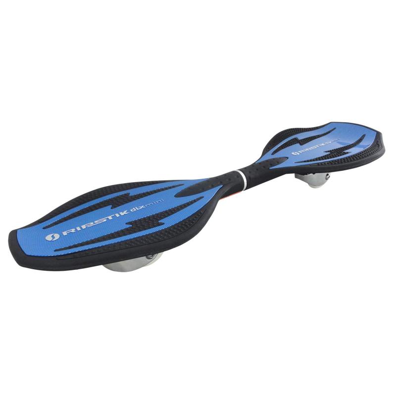 ラングスジャパン(RANGS) リップスティックデラックスミニ ブルー【バランス感覚を養うスポーツに】リップスティックデラックスミニは加速やカーブを楽しみながら、単なる遊びで終わるだけでなく体幹トレーニング、バランス感覚を付けることに役立ちます。身体全体でバランスをゆったり乗る乗り方は特に体幹が鍛えられます。足だけ動かして乗る乗り方は後方ウィールのすり減りが速いです。ウィールを交換して、前輪と後輪の高さを一定にして下さい。大人の女性はシェイプアップにも オフシーズンのサーフィンやスノーボードを地面で楽しめ、陸トレにも【高性能パーツ搭載】トーションバーやキャスターはアルミ素材。デッキはハニカム構造(ハチの巣構造)にする事で耐久性をそのままに軽量化。衝撃吸収材(ダンパー)搭載で振動を吸収し安定感ある走行を可能に。【ABEC-7ベアリング採用】摩擦抵抗が少ないため乗りやすくスピードも楽しめます。【サイズ】デラックスミニは大人から子供まで楽しめるサイズです。本体サイズ：(約)幅680x高さ120x奥行220mm／重量：(約)2kg／耐荷重：79kg