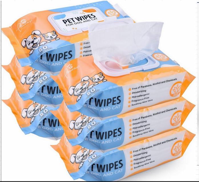 PAWNAX 犬 ウェットティッシュ 厚手・大判 ペット ウェットティッシュ 犬 猫 おしりふき なめても安心 犬 除菌 消臭 犬 からだふきシート ノンアルコール 無香料 ペット シート 純水99% アロエ🐾【厚手で大判】：Pawnaxペットウェットティッシュは使いやすいために、厚めの生地を選び、1枚あたり20×25cmでできております。破れにくくて、優れた弾力を持ちながら、たっぷり水分を保ちます。🐾【なめても安心】：Pawnaxペットウェットティッシュはノンアルコール、パラベンフリー、純水99%、無香料タイプです。天然アロエエキス、カミツレエキス、ビタミンEが含まれて、すべて天然成分で、なめられても心配ないです。🐾【優れたクリーニング効果】：よく床に転がり、爪を舐めるペットは、清潔を保つことが大事です。強い清潔力をお持ちのPAWNAXペットウェットティッシュは、ペットの爪、目の周り、口の周り、おしり、体とよく気になるニオイをすっきり拭き取ります。毛皮の清潔を維持できます。🐾【天然成分、保湿】：すべて天然成分を使用して、ペットのお肌にやさしい弱酸性、99％水でできており、刺激性が低い。拭いた後の被毛や皮膚を保湿の効果あります。🐾【取り出しやすい】：硬い蓋のデザインによって、片手で簡単に開閉できます、何度も開けても、しっかり閉めて、貼り付けないことがありません。ダブル保湿のデザインにより、PAWNAXペットウェットティッシュの湿度を維持して、最後の一枚まで清潔力を保てます。🐾【内容量】80枚×6個（480枚）【拭きシートサイズ】約200mm×250mm【パッケージサイズ】約29cm×10cm×8.5cm【重さ】 約975g/パック