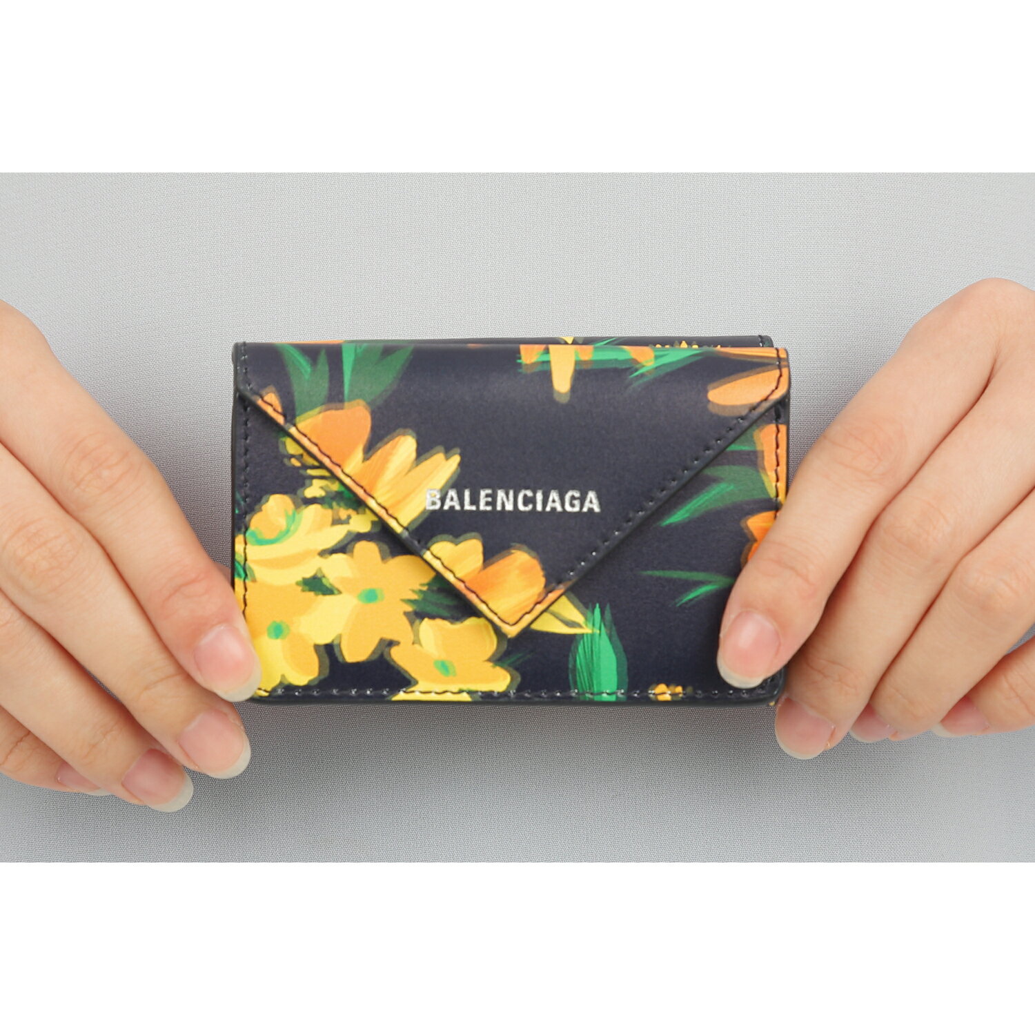 バレンシアガ 財布 三つ折り財布 花柄 人気 おすすめブランド品 メンズ レディース BALENCIAGA ペーパー 391446 210KQ 4672 女性 人気 使いやすい 定番 ネイビー 紺 あす楽 送料無料 新品 未使用品 正規品