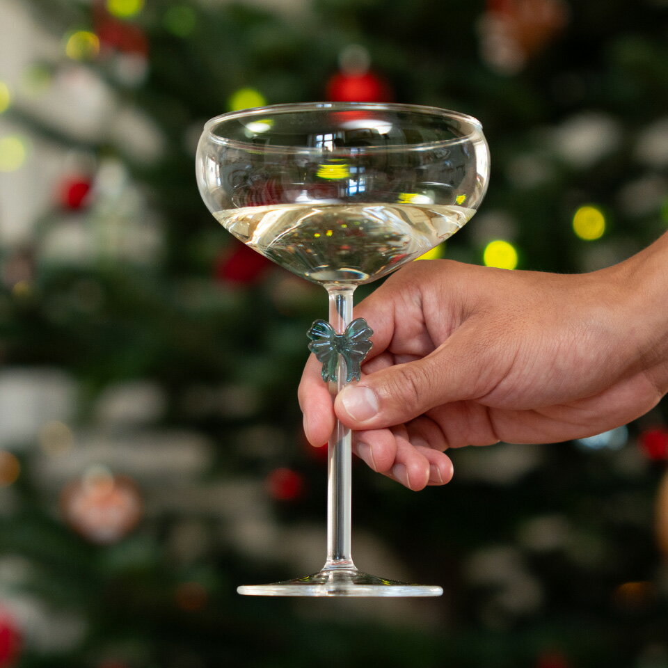 【フライングタイガー公式】ワイングラス（リボン） ワイングラス グリーン リボン エンボス ガラス 上..