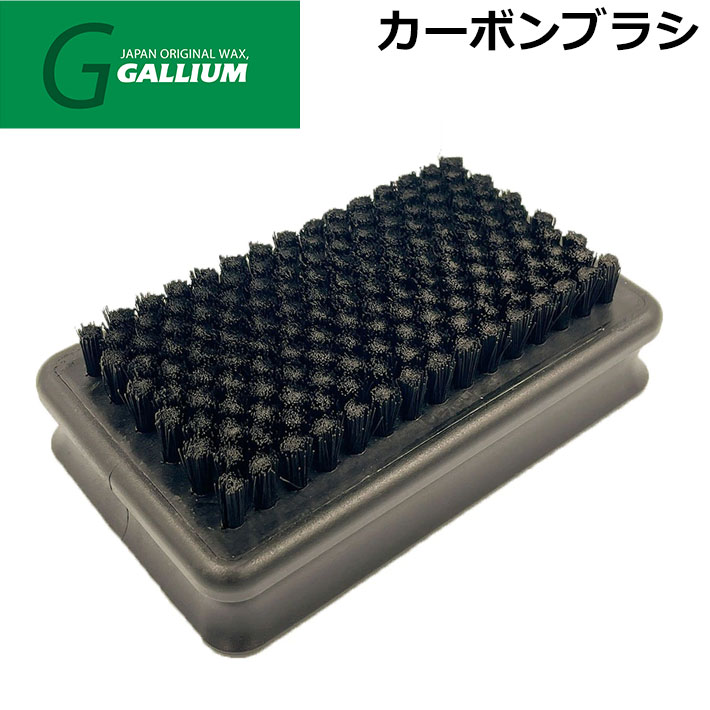 メーカー希望小売価格はメーカーカタログに基づいて掲載していますカーボンブラシ 業界初！！ 滑走性UPの必需品！！ カーボン効果で静電気の滞留を軽減！！ ブラッシングの最終仕上げとして使用することで、滑走面に滞留する静電気を軽減すると同時に、 ストラクチャー内に残っているワックスの粉を除去できます。 ※メーカー提供の写真を使用しております。仕様変更によりデザイン等が変わる場合がございます。あらかじめご了承ください。