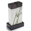 ceramiche VIVA (77237 CALLE) ソルト&ペッパーミル セット 木のスタンド付き 空に向かってまっすぐ伸びる凛とした白いカラーの花モチー...