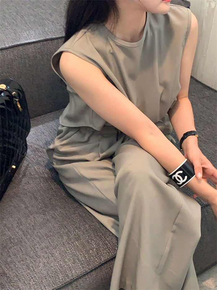 激安!フォーユー商店のサロペット パンツ オールインワン レディース ボトムス ワイドパンツ ストレートパンツ サロペ パンツ つなぎ ウエストゴム ロングパンツ ノースリーブ オーバーオール レイヤード 重ね着 無地 ゆったり 体型カバー 抜け感 リラックス おしゃれ きれいめ 楽ちん 着回し｜アングル3