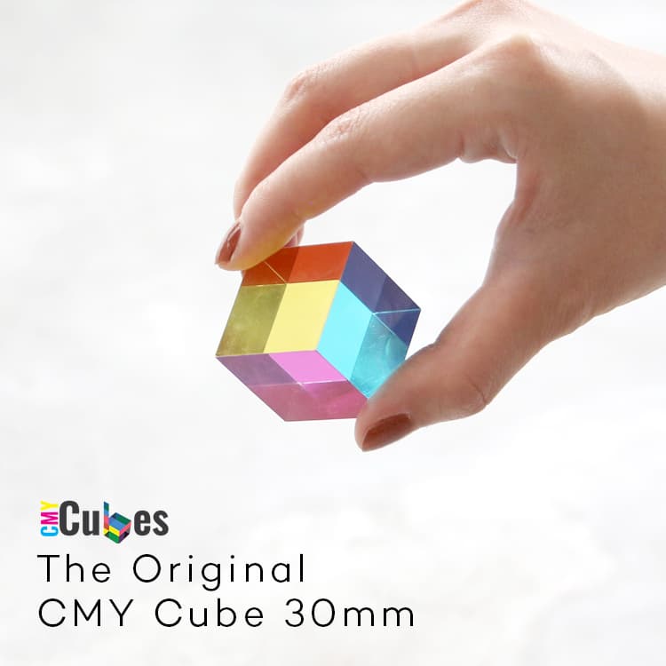 オブジェ The Original CMY Cube 30mm オリジナル CMY キューブ 30mm CMYcubes アート オブジェ インテリア 透明 半透明 アクリル 光 四角 立方体 3cm カラフル 3色 cmyk 置物 小物 雑貨 おしゃれ かわいい 三原色 プリズム ギフト プレゼント DETAIL