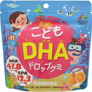 おいしいみかん風味の味付けのDHAドロップグミです。 お子様をはじめ、大人も安心して召し上がっていただける食べやすいサイズのグミに仕上げました。 ＜食べ方＞ 栄養補助食品として1日3粒を目安に良くかんでお召し上がりください。 ＜原材料＞ 砂糖、水飴、DHA含有精製魚油、温州みかん果汁、粉末オブラート（大豆を含む）、でん粉／ソルビトール、ゲル化剤（ペクチン）、光沢剤、香料、pH調整剤、乳化剤（大豆由来）、ビタミンE、増粘剤（アラビアガム）、パプリカ色素 ＜栄養成分表示＞ 3粒（標準2.73g）当たり エネルギー・・・11.248kcal たんぱく質・・・0g 脂質・・・0.262g 炭水化物・・・2.241g 食塩相当量・・・0.005g DHA・・・47.8mg EPA・・・12.3mg 【発売元・製造元】（株）ユニマットリケン 【区分】日本製・健康補助食品 広告文責：株式会社フォーモスト 電話：03-6451-3440