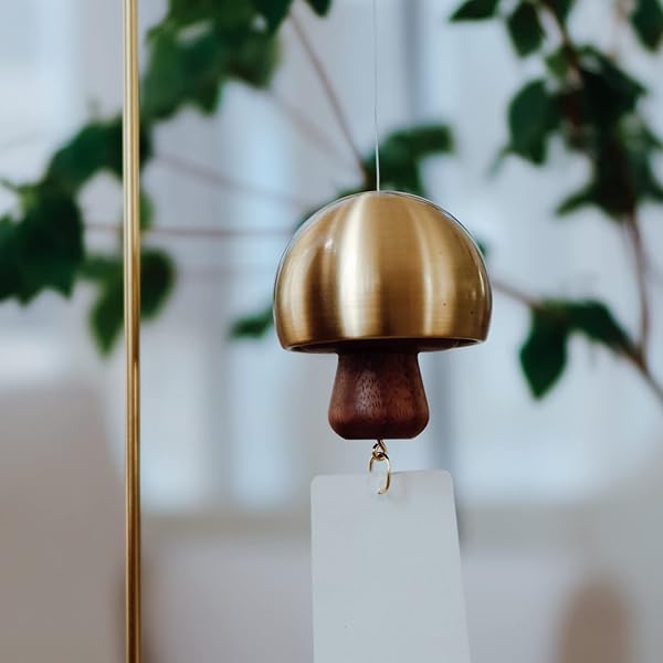 のチビきのこの風鈴は、優しくて可愛らしく、懐かしさがあり、夏の暑さと心を静めてくれる、癒し系ギフトです