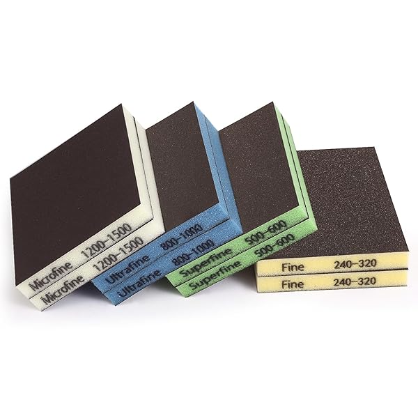 【送料無料】スポンジ サンドペーパー 120×98×13mm スポンジヤスリ 8枚セット 4種類 (Fine/Superfine/Ultrafine/Microfine 各2枚) 紙やすり 耐水ペーパー サビ落とし ステンレスシンク磨き 木工DIY作業にブランド色黄色・グリーン・ブルー・ブラウンモデル120/98 HMSZ Set 8PCS商品説明【商品概要】【スポンジヤスリ・粗目~極細目】Fine(240～320)、Superfine(500～600)、Ultrafine(800～1000)、Microfine(1200～1500) 各2枚合計8枚。両面に研磨層を備え、紙やすり側面に数字が印刷されており、数字が小さいほど粗目、大きいほど細目です【高効率スポンジ素材・曲面研磨に最適】柔らかく弾力性のある研磨スポンジは、曲面や特殊形状面（自動車板金、木彫り、3Dプリント部品、シンクなど）にフィットし、死角なく研磨でき、効果がより均一になり、洗浄後に再利用できます【乾湿兼用・耐久性抜群】高硬度のブラウンコランダム（強力な切削力、耐摩耗性、耐久性）から作られたこのスポンジ サンドペーパーは、ウェット・ドライ両用で、業界トップクラスの耐久性を誇ります【握りやすく操作しやすい・自由に切り取れる】スポンジペーパーは120×98mmのサイズを採用し、片手で握りやすく設計されています、初心者からプロユーザーまで、誰でも簡単に使用できます、ほとんどの研磨シーンに対応可能で、必要に応じてより小さなサイズに切り詰めることもでき、細かい角や狭いエリアの処理に便利です【幅広い用途】ステンレス製シンクの洗浄、浴槽の水垢除去、木工品の精密研磨、DIY作業、自動車補修、模型研磨など、多様な場面に適応、頑固な錆や酸化皮膜の除去から表面仕上げまで、あらゆるニーズに対応できます。さらに、柔軟なスポンジ構造により、蛇口・車体の曲面・家具の丸みのある角など、複雑な形状にも完全にフィットします【厳重に品質検査・安心のショッピング体験】専門的な品質管理部門を備えています、すべての製品は耐久性と安全性について厳格にテストされています:万が一、不良品や数量を間違えた商品が届いた場合、ご連絡ください、12時間以内に返信し【商品説明】高品質研磨スポンジヤスリ 8枚セット（粗目～極細目）｜金属・木材・自動車・DIY・模型用｜乾湿両用・曲面対応・自由裁断可能 当社のスポンジ サンドペーパー8枚セットは、日常のお手入れからプロフェッショナルな作業まで、幅広い研磨ニーズをカバーする究極のソリューションです。Fine(240～320)からMicrofine(1200～1500)までの4段階の粒度を2枚ずつセットし、下地処理から鏡面仕上げまで一貫して使用可能。高密度ブラウンコランダム（強力な切削力、耐摩耗性、耐久性）砥粒を採用した業界トップクラスの耐久性と。 5大特長で選ばれる理由 【4段階粒度のフルセットで工程を一元化】 各番手に対応した8枚セット（Fine×2/Superfine×2/Ultrafine×2/Microfine×2）で、金属のサビ落とし（240～320番）→木工品の下地調整（500～600番）→塗装前処理（800～1000番）→最終鏡面磨き（1200～1500番）という複数工程を、ツール交換なしで完結。側面に印刷された番号ですぐに識別可能で、数字が小さいほど粗目、大きいほど細目です。 【人体工学に基づいた3Dスポンジ構造】 従来の紙ヤスリでは不可能だった複雑曲面への完全フィットを実現、 自動車板金の微妙なR面、シンク排水口の狭い縁、木彫りの深彫り部分、3Dプリント部品の層状凹凸。など、あらゆる立体形状に密着。13mm厚の高弾性スポンジが研磨圧を均一に分散させ、”部分的すぎる削れ”や”仕上げムラ”を根絶します。 【耐久性のある茶色のコランダム素材】 ・砥粒層 高温焼結したブラウンコランダム砥粒を樹脂コーティング固定。高い靭性、高い嵩密度、優れた耐摩耗性、特にステンレス鋼や石の表面の研磨に適しています。 ・耐水ペーパー基材 特殊発泡ウレタンを採用、水に浸しても崩れず、洗浄後は完全に水分を抜けば繰り返し使用可能です。 【作業者の負荷を軽減する設計哲学】 ▸ グリップ最適化サイズ（120×98mm） 人の平均手寸に合わせた比率、精密作業時のコントロール性を向上。 ▸ 自由裁断システム ハサミで簡単にカット可能。大型面には全サイズで効率的に、細部には1/4サイズ（約60×49mm）に切り分けて精密研磨に適用。裁断後の縁はほつれず、そのまま使用できます。 【22の用途例で証明する真のマルチパフォーマー】 ▼ 水回りクリーニング ・ステンレスシンクの鏡面復元 ・浴槽のカルシウム水垢除去 ・蛇口の曇り防止 ▼ 自動車メンテナンス ・ホイールの酸化アルミ除去 ・ヘッドライトの黄ばみ改善 ・ボディ細キズの前処理 ▼ クリエイティブワーク ・木工家具の塗装下地調整 ・レジン造形物の層線削り ・金属アクセサリーの最終研磨 ▼ 工業用途 ・FRP製品のゲート跡消し ・鋳造品のバリ取り ・塗装ブース前処理 【こんな方に最適】 ✓ 自宅のキッチン・バスルームをプロのようにメンテナンスしたい ✓ 自動車の細かい傷や黄ばみを自分で直したい ✓ 木工DIYや模型制作の仕上げ品質を向上させたい ✓ 業務で金属・樹脂製品の表面処理を担当している 【使用上の注意】 ※ 1200～1500番使用時は必ず水研ぎしてください（乾式では目詰まりします）。 ※ 研磨後は水洗いし、陰干しで完全乾燥させてください。 ※ 柔らかいアルミニウムを磨く場合は、500番以上のサンドペーパーを使用することをお勧めします。【商品詳細】商品種別：耐水ヤスリ商品名：【送料無料】スポンジ サンドペーパー 120×98×13mm スポンジヤスリ 8枚セット 4種類 (Fine/Superfine/Ultrafine/Microfine 各2枚) 紙やすり 耐水ペーパー サビ落とし ステンレスシンク磨き 木工DIY作業に製造元：商品番号：120/98 HMSZ Set 8PCS商品内容：120mm×98mm×13mm色：黄色・グリーン・ブルー・ブラウン商品タイプ：Fine・Superfine・Ultrafine・Microfine 8枚セット【当店からの連絡】お客様にご満足いただけるよう、最後まで誠意を持って気持ちの良いお取引を心がけております。