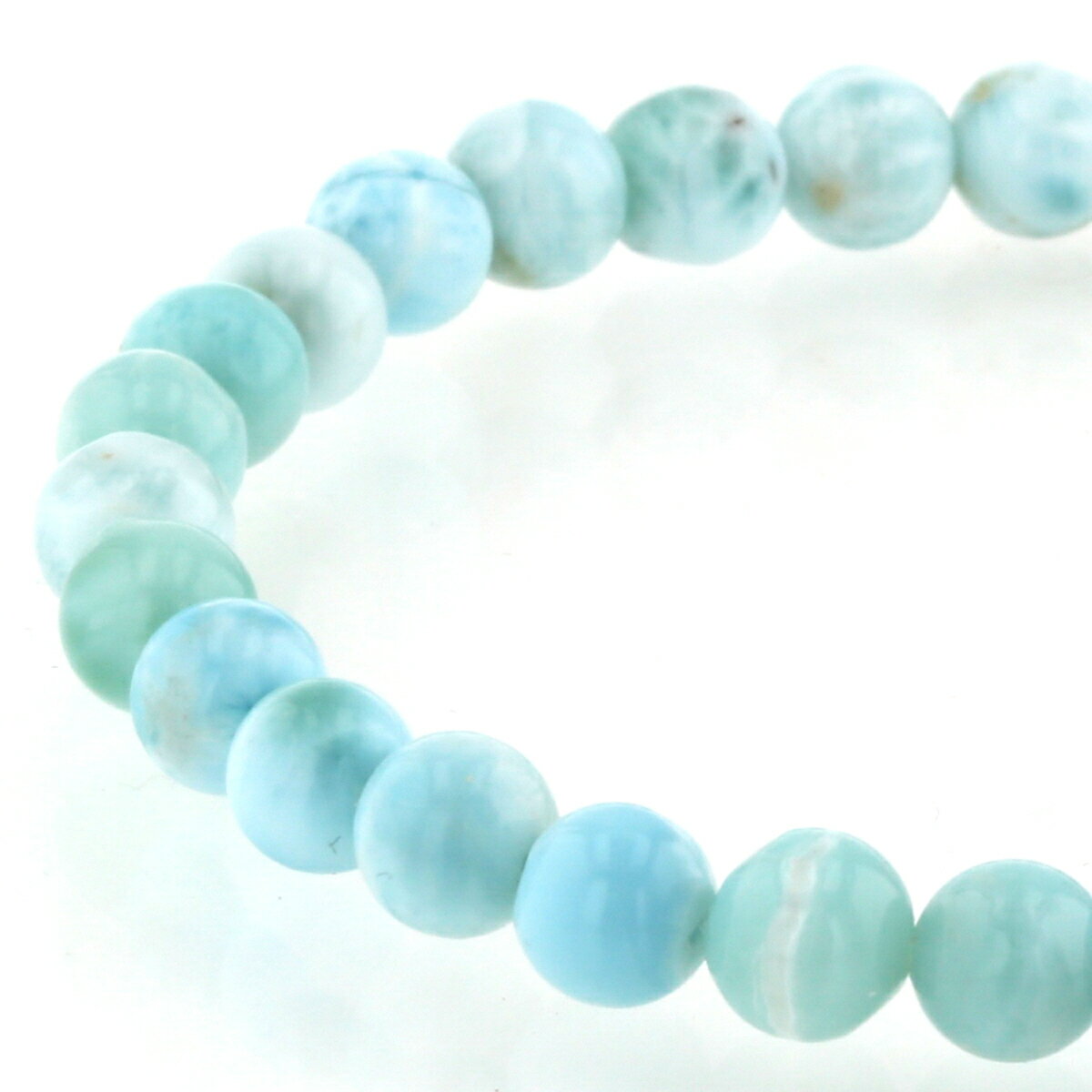 「世界三大ヒーリングストーン」で愛と平和のヒーリングストーンと呼ばれているラリマー。 もちろんドミニカ共和国産です。 見ていて飽きない石独特の模様が入った美しさに心から癒されます。 ブルーとホワイトの海模様が鮮やかで透き通るような透明感を感...