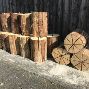 スウェーデントーチ 【直径約25cm-30cm×高さ約40cm】 スウェディッシュトーチ キャンプファイヤー キャンプ用品 焚き火 丸太 丸太ストーブ キャンドルウッド BBQ 野営 桧 ヒノキ 一人旅 着火剤 かがり火