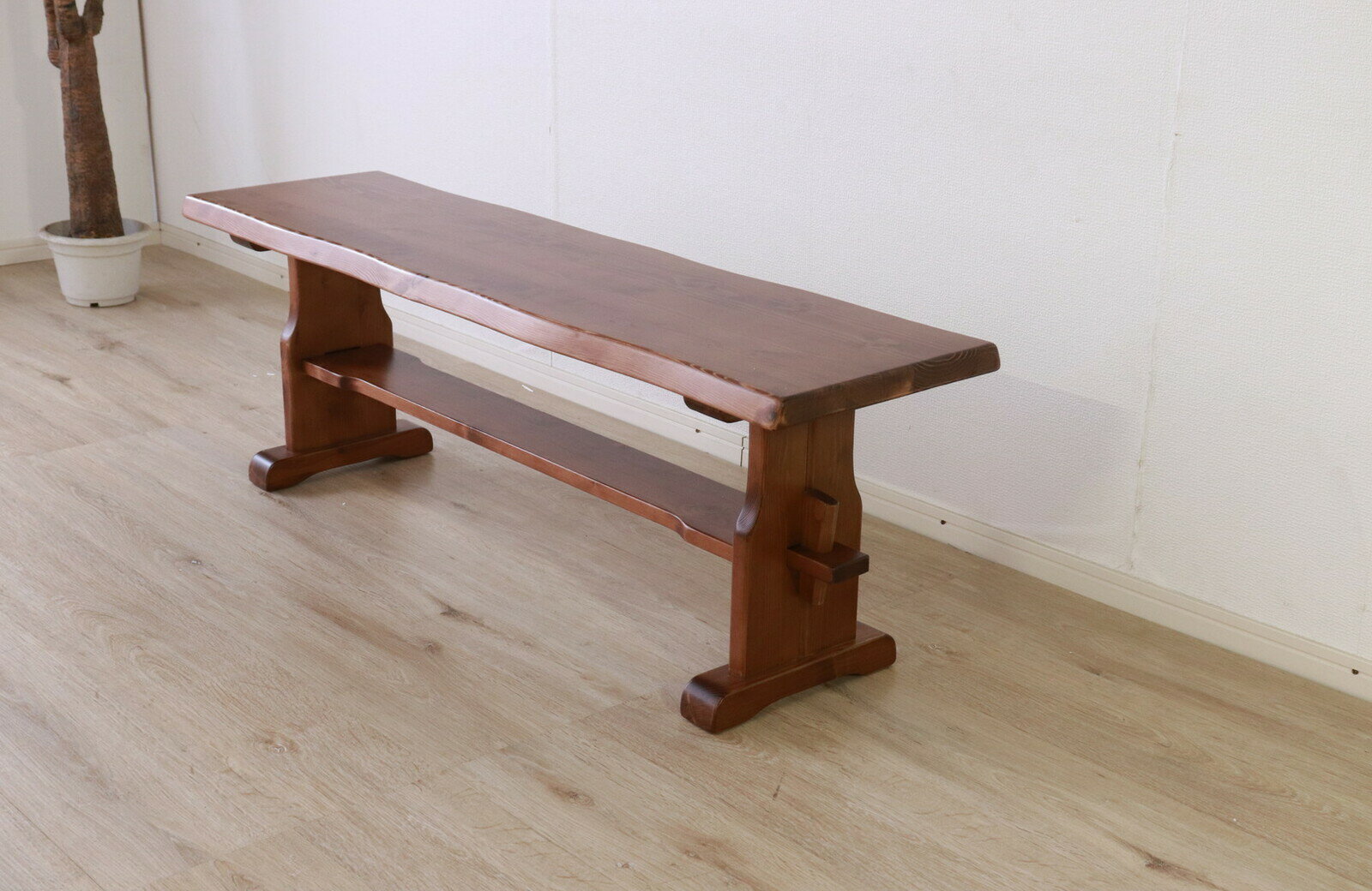 商品情報サイズW155×D35×H43cm 材質パイン材商品説明2.9才ご利用のモニター環境により、色合いが異なって見える場合がございます。ご了承ください。カントリーダイニングベンチ 自然オイル塗料・自然植物脂ワックス使用 北海道・東北地方...