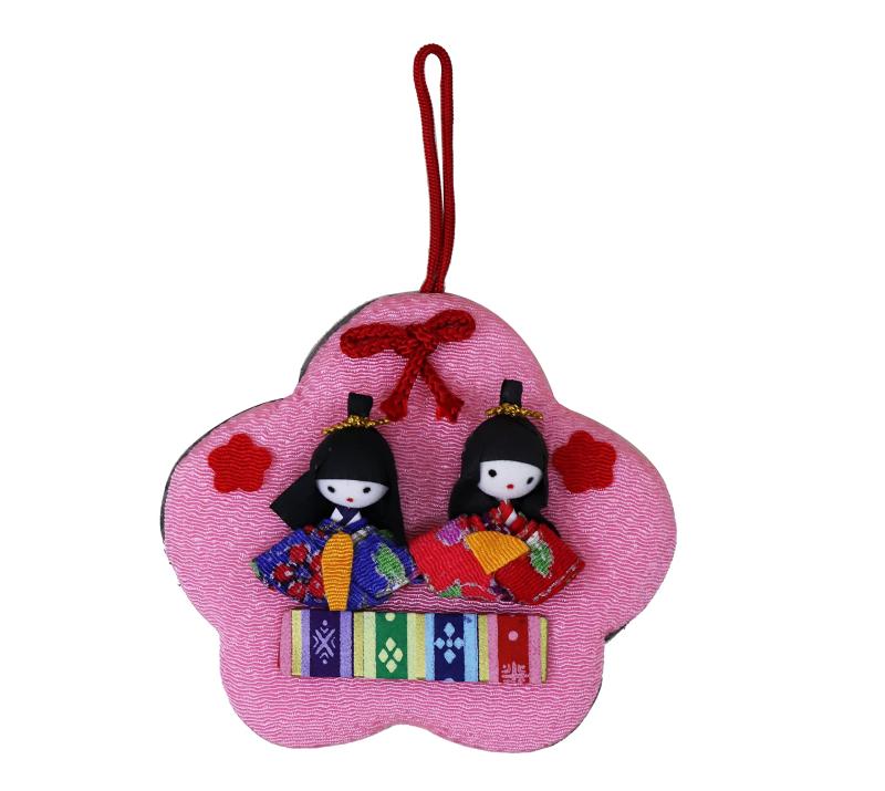 大阪長生堂 雛人形 コンパクト ミニ ちりめん つるし ひな人形 ミニ梅型壁掛けお雛様 高さ9cm