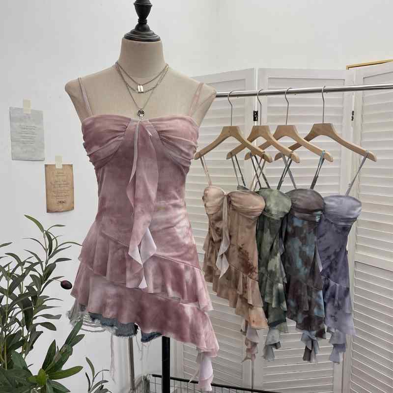 ・スタイル: 甘辛風・トップスタイプ: プルオーバー・フィット: 不規則・丈: ショート(40-50cm)・柄: グラデーション・流行要素: フリル・素材名: メッシュ・主素材: スパンデックス(30-50%)・カラー展開: ピンク、グリーン、カーキ、ブラックグレー、ブルーブラウン・サイズ展開: フリーサイズ・伸縮性: 中程度・肩紐: 取り外し不可、2本ストラップ